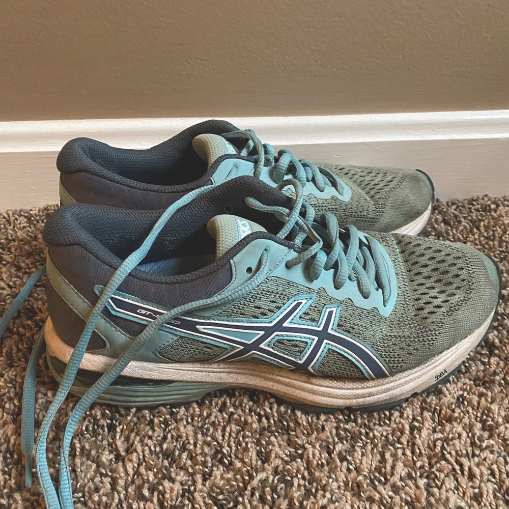 Women’s ASICS Sneakers - 7.5